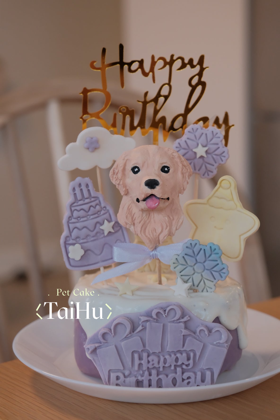 09. Cake w/ Custom Plaster Head